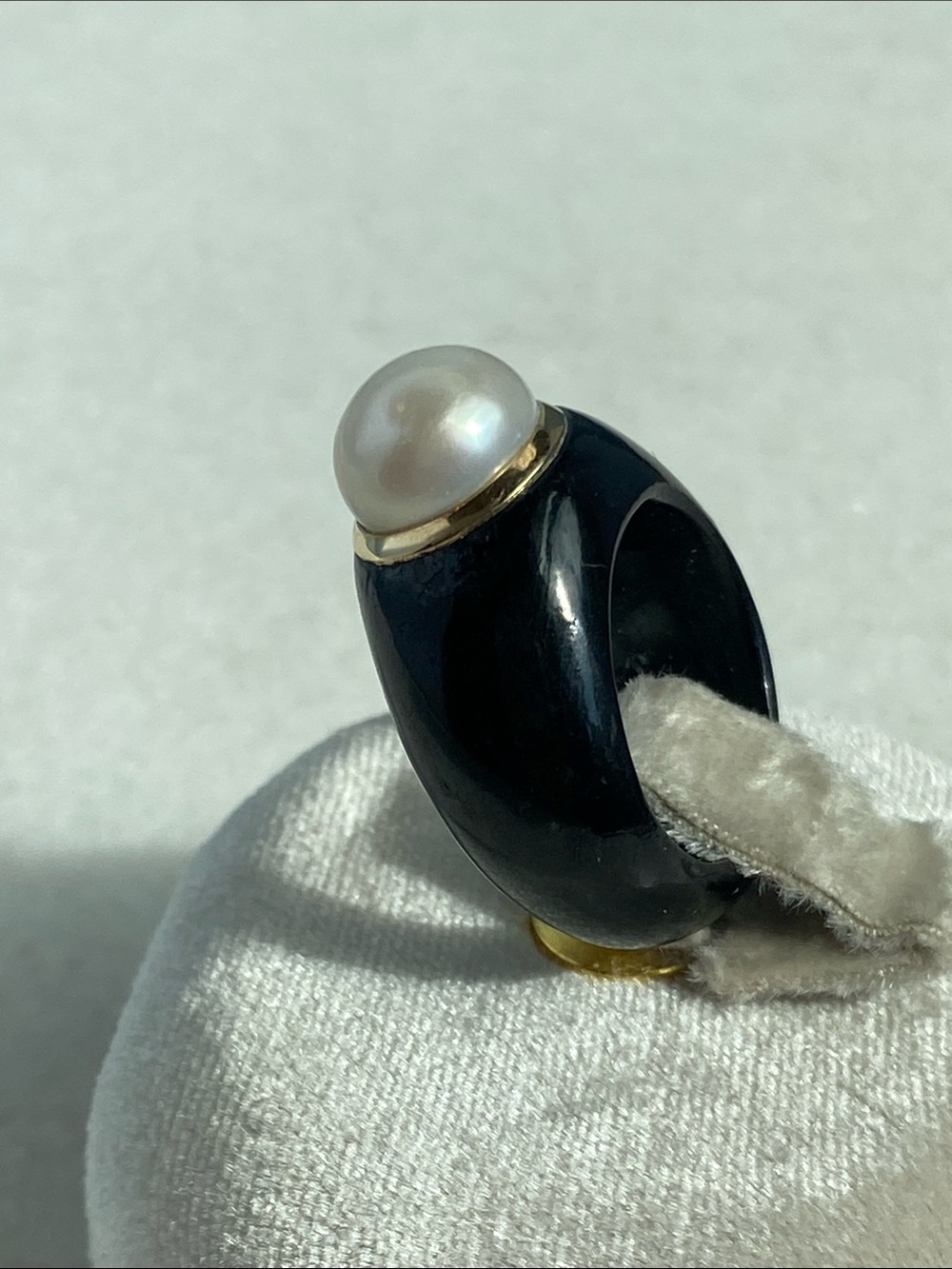 Solid Black Onyx, 10k Gold & Pearl Ring - Picture 4 of 9